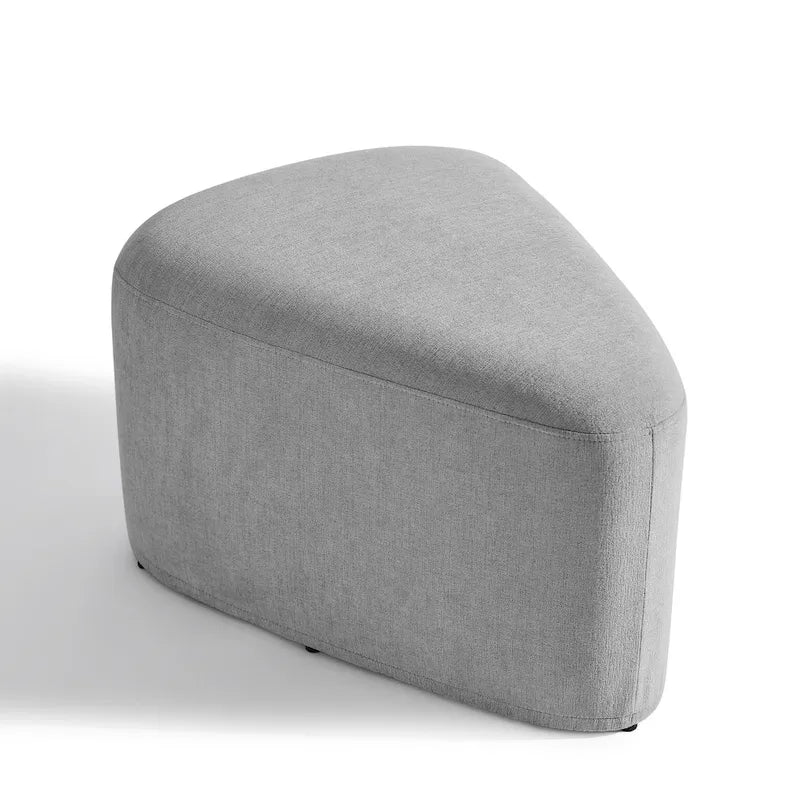 Pouf d'appoint triangulaire capitonné moderne