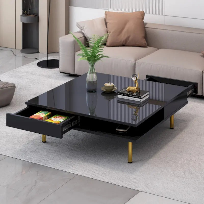 Table basse exquise laquée à pieds dorés