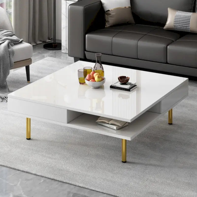 Table basse exquise laquée à pieds dorés