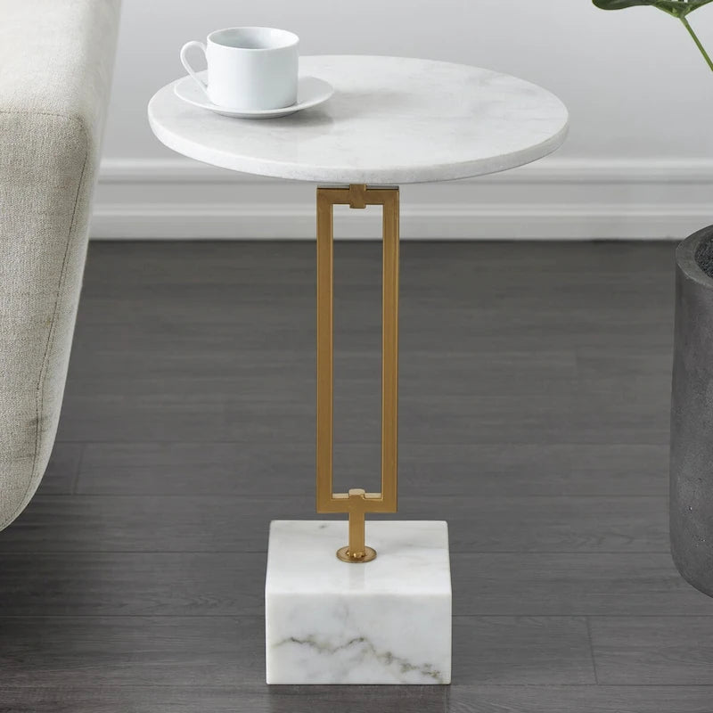 Table d'appoint géométrique en marbre blanc avec pied rectangulaire en métal doré